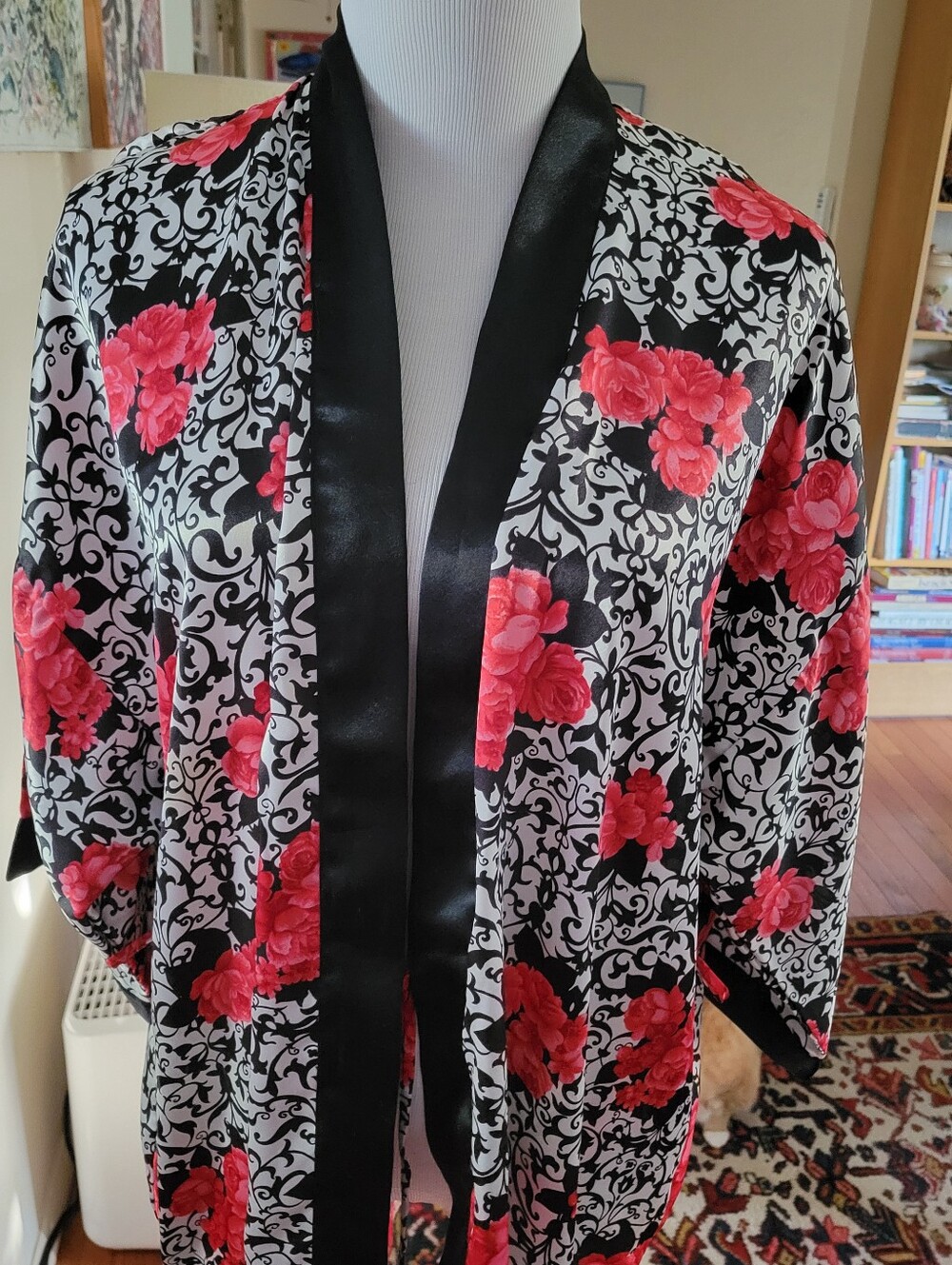Vintage Made In Hong Kong Patterned Robe - Picture 5 of 7